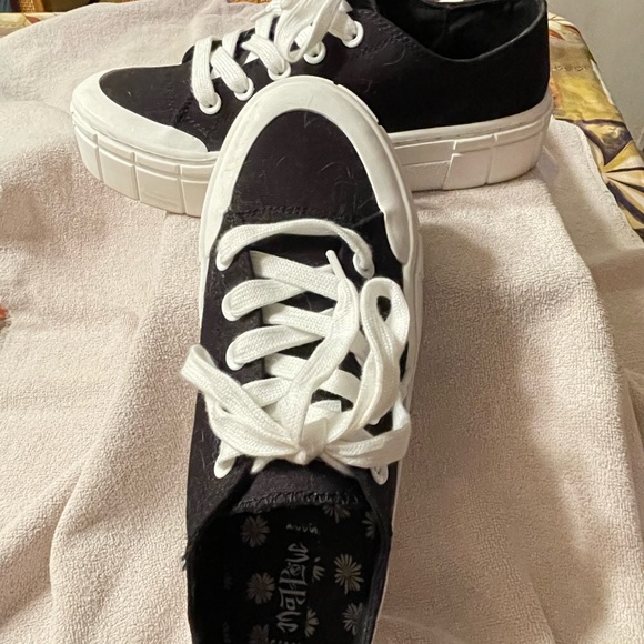 Womens Sneakers - Picture 4 of 7